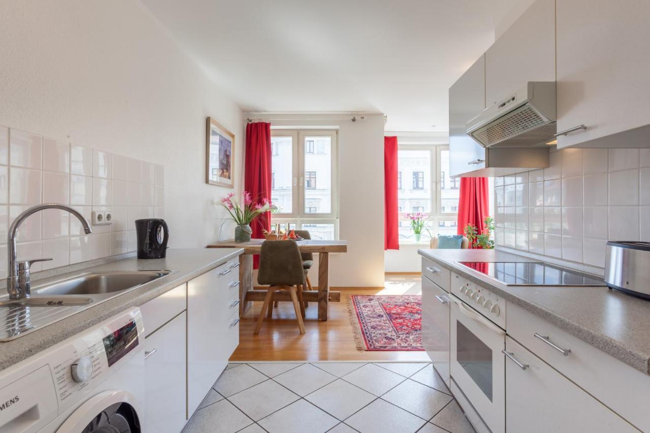 Schoenes Studio In Downtown Mitte Mit Balkon เบอร์ลิน ภายนอก รูปภาพ